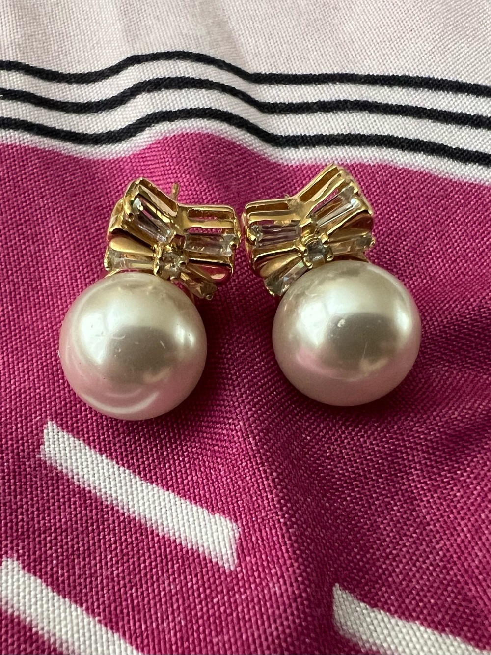 Gold Bow Faux Pearl Earrings - Ivory Pearl